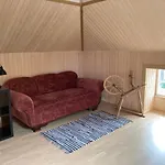 Cozy Private House With Patio Near The Beach! Semesterbostad