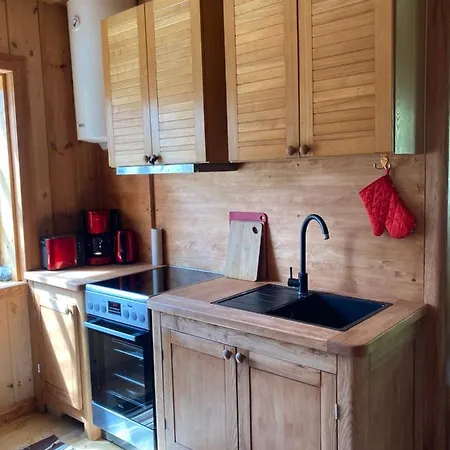 別荘 Cozy Private House With Patio Near The Beach! パルヌ