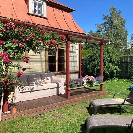 Cozy Private House With Patio Near The Beach! Vakantiehuis