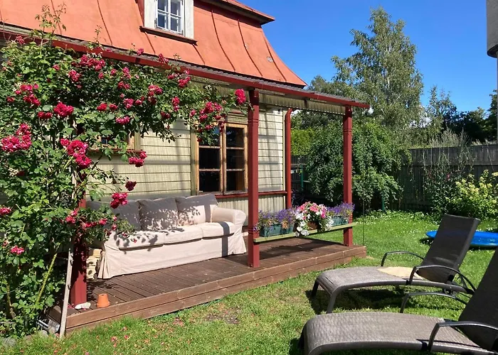 Cozy Private House With Patio Near The Beach! Vakantiehuis